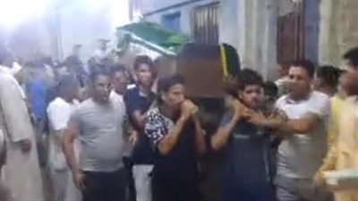 6 من أسرة واحدة.. أهالي ديرمواس يشيعون جثامين ضحايا حادث تصادم 3 سيارات بأسيوط | بث مباشر