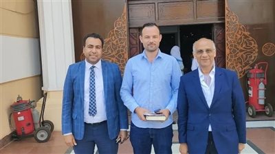 قرآن مترجم وإجراءات ميسرة.. تفاصيل إسلام مواطن ألماني بمشيخة الأزهر