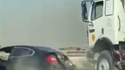 شاب يستعرض بسيارته بتهور ويعرض حياة المواطنين للخطر.. والأمن يفحص الواقعة