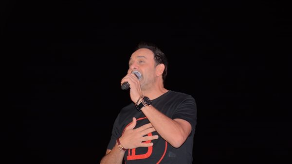 مصطفي قمر يحيي أول