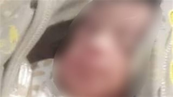 الطفلة حديثة الولادة