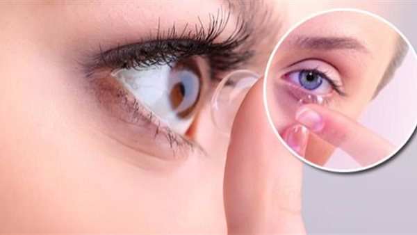 عدسات ملونه