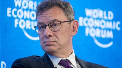 تلقى 4 جرعات من اللقاح.. إصابة الرئيس التنفيذي لشركة فايزر بفيروس كورونا