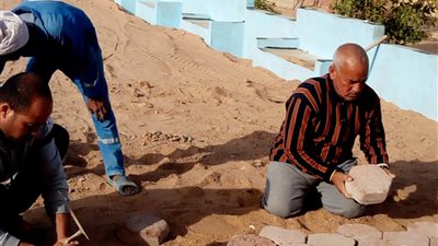 بيعمل شغل النجارة والسباكة بنفسه.. مدير مدرسة برأس غارب: أخدم مدرستي عشان تكون الأجمل وفاضلي 15 يوم على المعاش