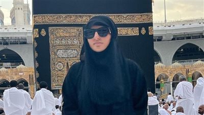 من أمام الكعبة.. شذى حسون تنشر صورًا أثناء تأديتها مناسك العمرة