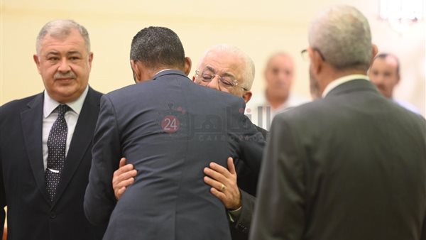 محمود المملوك يؤدي