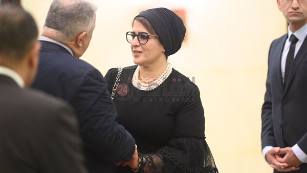 هالة زايد تقدم واجب