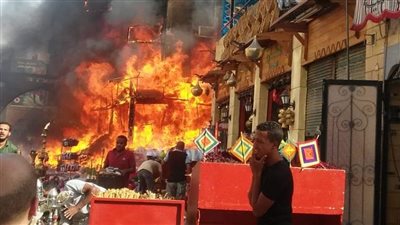 حريق عمارة سكنية في السوق السياحي بأسوان