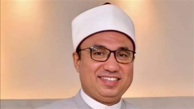 له الحق في تأديبها.. أزهري: من حق الزوج الاطلاع على هاتف زوجته دون إذن