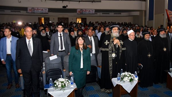 وزيرة الهجرة تشهد