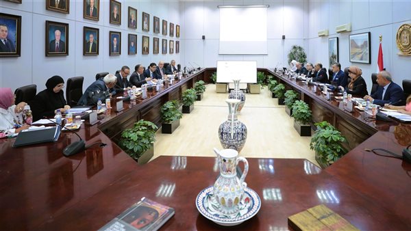 وزير السياحة يترأس