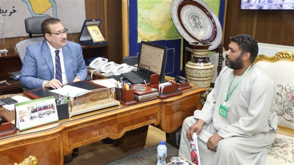 جانب من لقاء محافظ