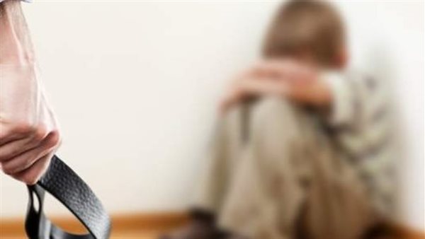 ضرب طفل بالحزام-