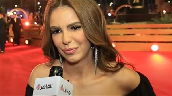 دنيا عبد العزيز