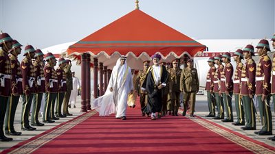 سلطان عمان يقيم مأدبة عشاء للرئيس الإماراتي والوفد المرافق له 