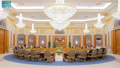 الملك سلمان يترأس أول جلسة لمجلس الوزراء السعودي بعد تنازله عن رئاسته لولي العهد | صور