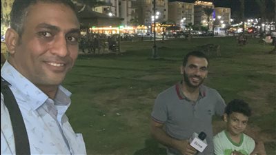 يعمل 16 ساعة يوميا.. شاب يعيد 30 ألفا لصاحبها ببورسعيد.. ويؤكد: مفيش أحسن من الحلال | صور وفيديو