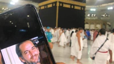 حسام داغر يدعو لـ هشم سليم من أمام الكعبة: اللهم اغفر له