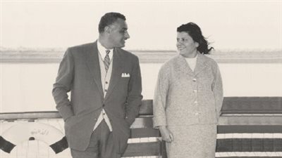 سأظل أبكيه حتى أرقد بجانبه.. لحظات عبد الناصر الأخيرة في عيون زوجته