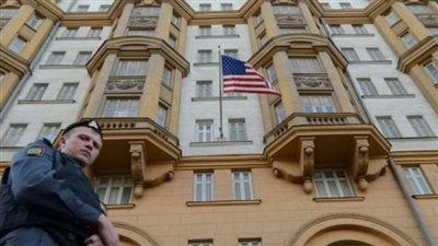 السفارة الأمريكية تناشد مواطنيها بضرورة مغادرة روسيا.. وتحذر: قد يستدعي بوتين بعضكم للخدمة العسكرية