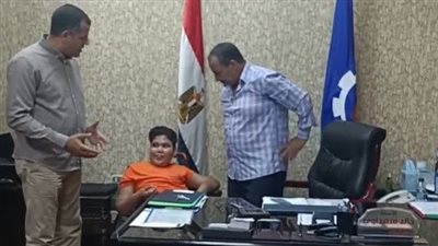 محافظ السويس يستقبل الطالب لؤي جمال بعد عرض استغاثته: لحظة مش هنساها وهحقق حلمي | بث مباشر 