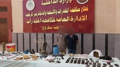 القبض على 3 عناصر إجرامية بحوزتهم مخدرات وأسلحة نارية