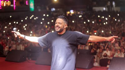 حماقي يختتم حفلاته لخريجي الإسكندرية بأضخم حضور جماهيري وأجواء عالمية |صور