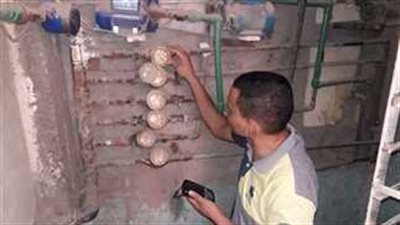 قواقع ورمال في صنابير المياه بشارع اللبيني.. والأهالي يستغيثون: مش معانا فلوس نشتري مياه معدنية