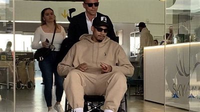  أراوخو يصل برشلونة على كرسي متحرك | فيديو