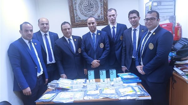 رجال جمارك مطار شرم