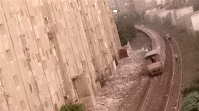 التفاصيل الكاملة لخروج عربة قطار نقل بضائع عن القضبان بدمنهور