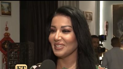 المهم الطلّة.. سمية الخشاب تعلق على قواعد حسين فهمي لأزياء مهرجان القاهرة السينمائي