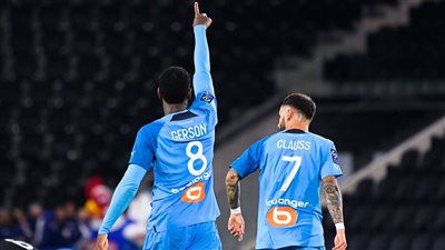 مارسيليا تضرب أنجيه بثلاثية وتتصدر جدول الدوري الفرنسي