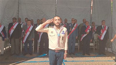 بـ تحية العلم.. جامعة سوهاج تستقبل الطلاب الجُدد في أول يوم دراسي | صور