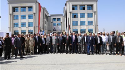 في أول يوم دراسة.. وزير التعليم العالي يتفقد جامعة بنها الأهلية ويطمئن على انتظام الدراسة