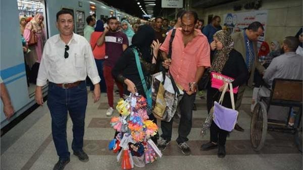 الباعة الجائلين داخل