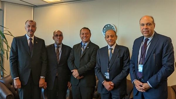 وفد مصري يشارك في