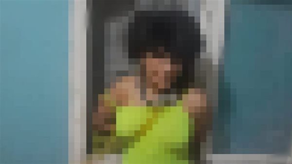 تقيد طفلة بالمقطم