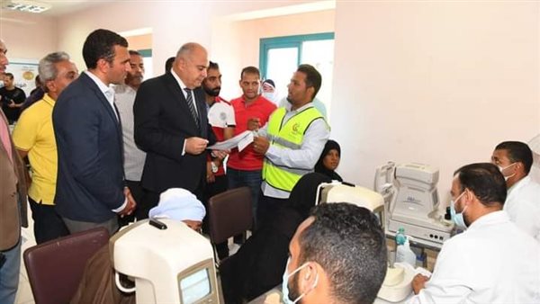 محافظ قنا وصناع الخير