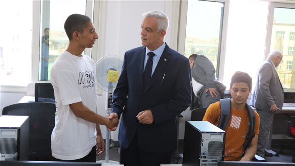 بدء الدراسة بجامعة