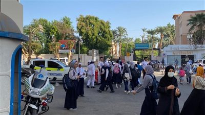 انتشار الشرطة النسائية بشوارع الأقصر لتأمين الطلاب في أول أيام الدراسة