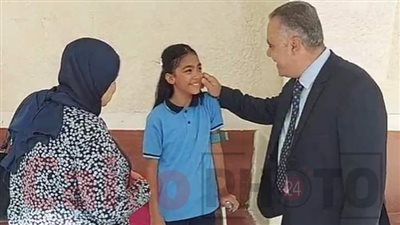 طالبة ببورسعيد ترفض الغياب عن المدرسة في أول يوم رغم إصابتها بكسر في القدم | بث مباشر