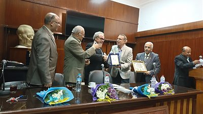 الدكتور علاء عبد الهادي يكرم الفائزين بجوائز اتحاد الكتاب | صور