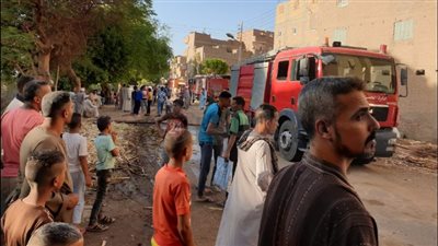 السيطرة على حريق اندلع في منزلين و3 أحواش للماشية بسوهاج | صور