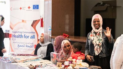 الهلال الأحمر: تقديم خدمات للمهاجرين واللاجئين والأفراد الأكثر احتياجًا في 6 مواقع بالقاهرة الكبرى