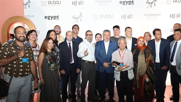  وزير السياحة ومحافظ