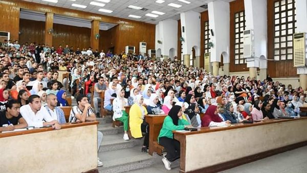 طلاب جامعة القاهرة