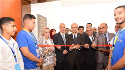 رئيس جامعة أسيوط يفتتح مقر برنامج نظم معلومات السياسات العامة PPIS بكلية التجارة