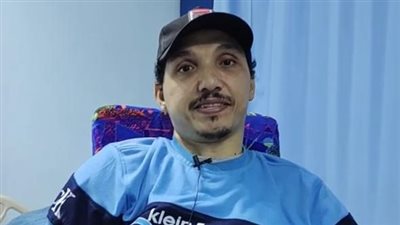 مصاب بشلل رباعي يستغيث: بكتب بـ لساني على الموبايل ومحتاج 2 مليون جنيه لعلاجي | بث مباشر