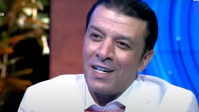 لحنت قبل ما أكتب.. مصطفى كامل يروي كواليس أغنية تسلم الأيادي| فيديو